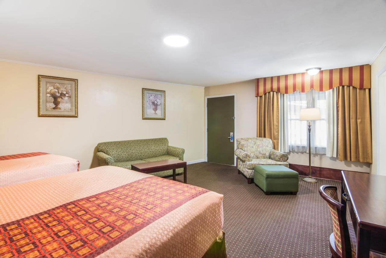 Rodeway Inn Weedsport Eksteriør billede