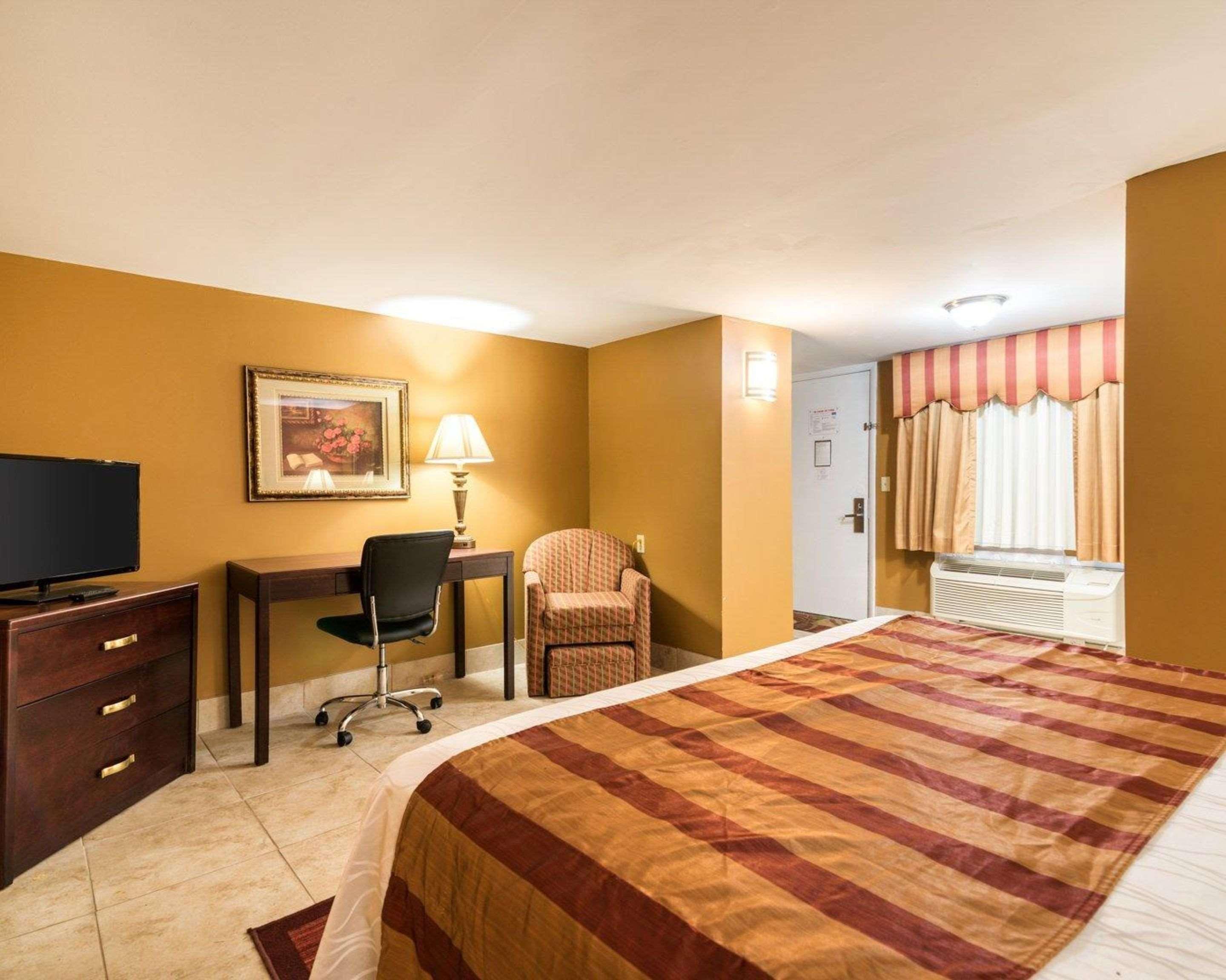 Rodeway Inn Weedsport Eksteriør billede